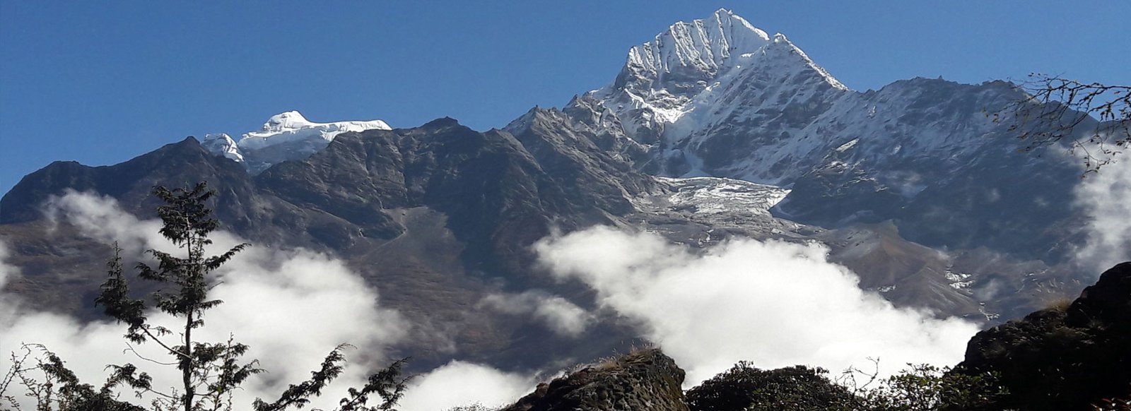 everest base camp trek with 3 pass